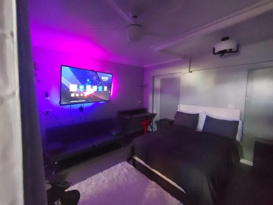 Lahl Short Term Residential Living Apartment East End 0*,