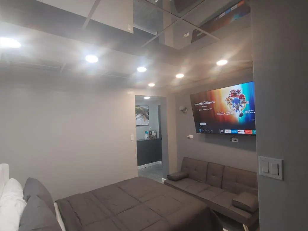 Lahl Short Term Residential Living Apartment East End 0*,